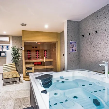 Luxurious Home In Celina With Sauna 度假居