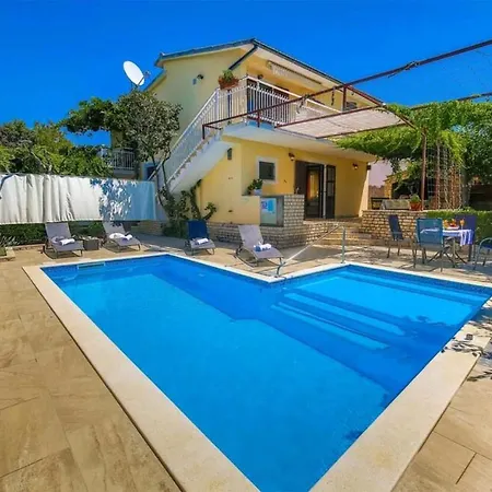 Holiday home Awesome In With Wifi *